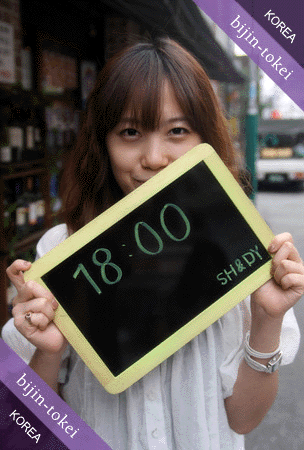 韓国の美人が時間を教えてくれる韓国時計