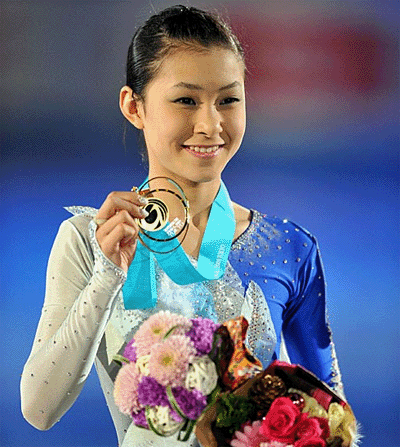 フィギュアスケートの世界ジュニア選手権で優勝した村上佳菜子