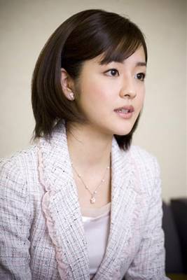 NHKの鈴木奈穂子アナウンサー画像
